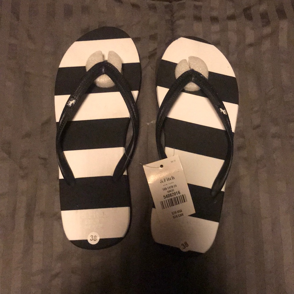 Abercrombie & Fitch flip flops